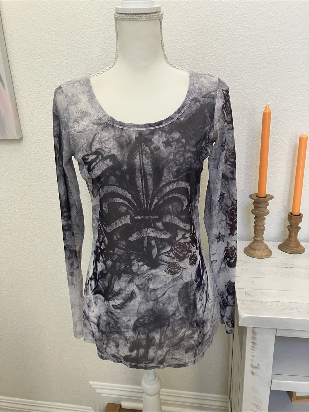 Rock & Republic Women’s Gray Fleur-de-Lis Long Sleeve Tee with Rose Accents